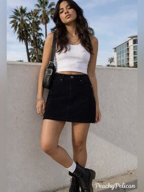 American Eagle Hi-Rise Black Corduroy Mini Skirt Size 12 Y2K Grunge Aesthetic